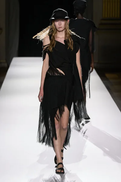 Look 9